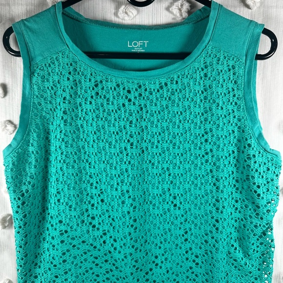 LOFT Women’s Teal Lace Eyelet Overlay Sleeveless Tank Top Blouse Size M - Picture 2 of 7